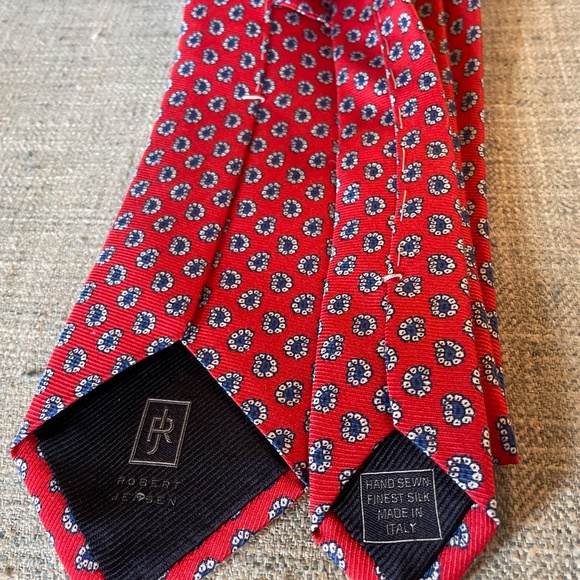Robert Jensen Red Paisley tie - Picture 2 of 3